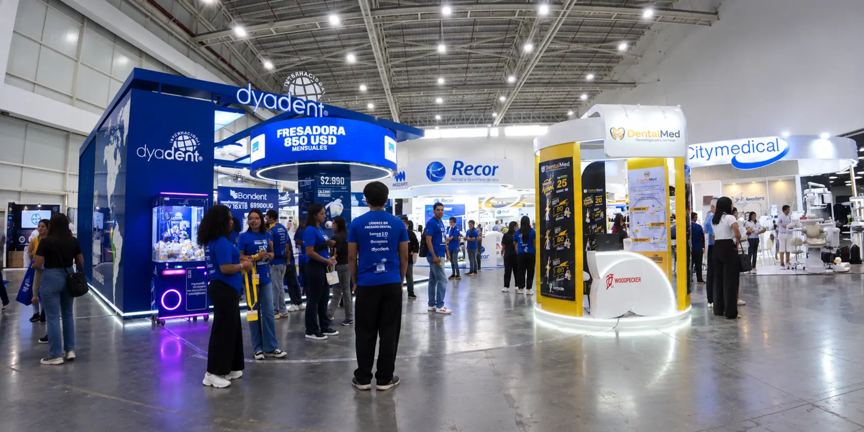Vista panorámica de los pabellones de Expo Dental Quito